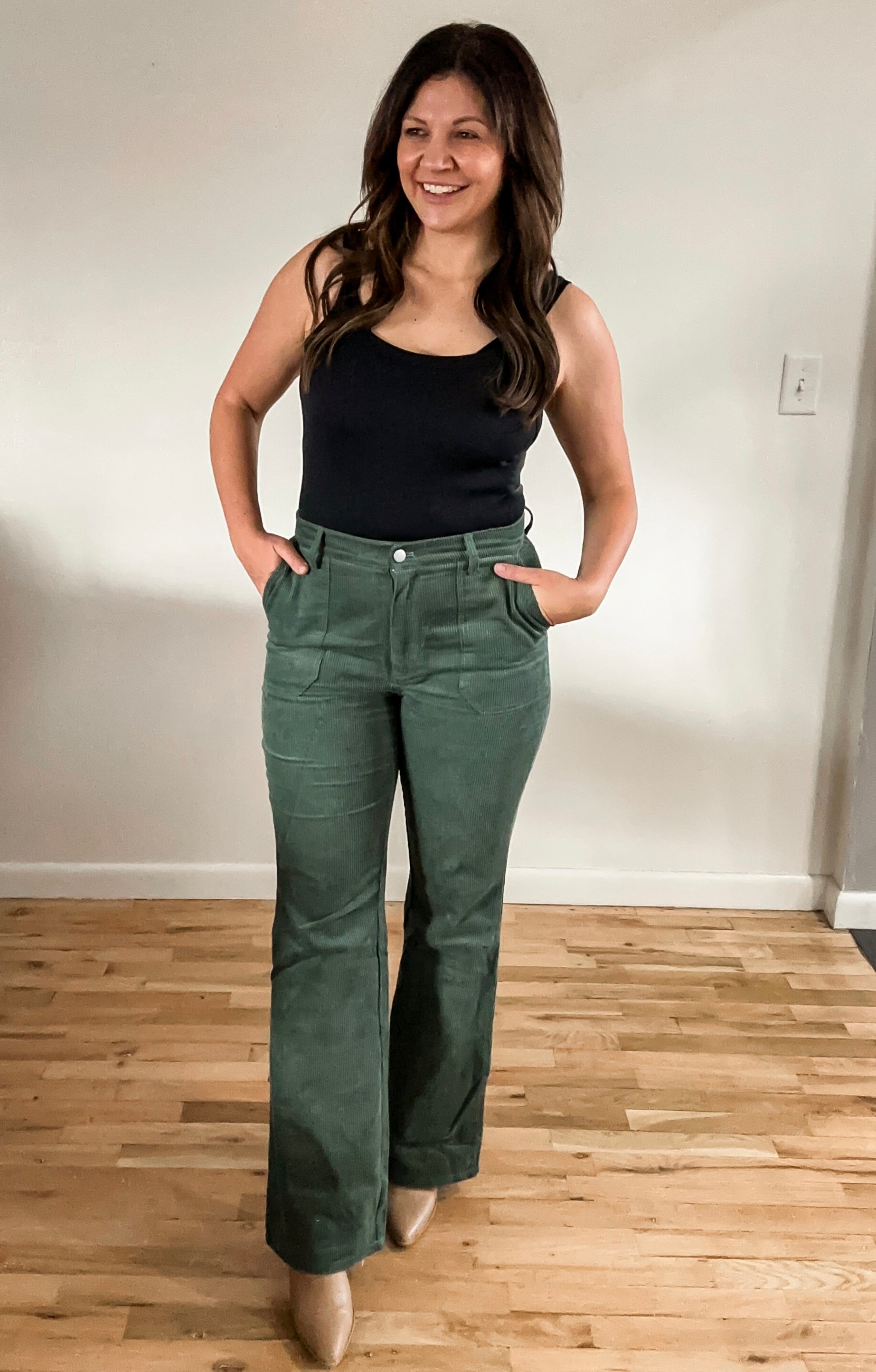 Green Flare Pants with Green Pants Outfits (1 ideas & outfits